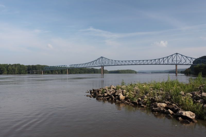 IMAGE: http://i99.photobucket.com/albums/l283/singleinillinois0047/alandscape2.jpg