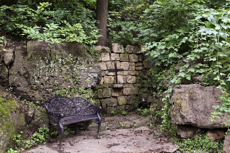 IMAGE: http://i99.photobucket.com/albums/l283/singleinillinois0047/arandomstreet2.jpg