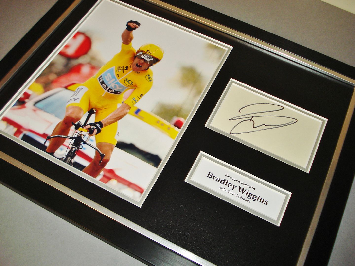 GENUINE HAND SIGNED AUTOGRAPH PHOTO FROM UP NORTH MEMORABILIA