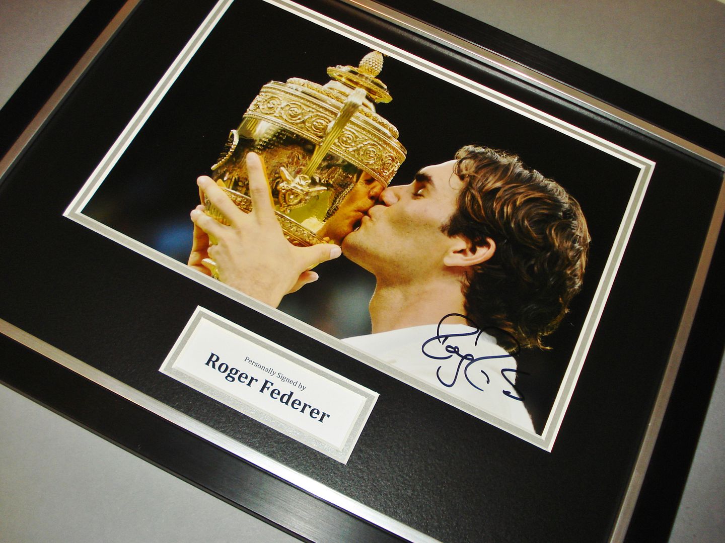 GENUINE HAND SIGNED AUTOGRAPH PHOTO FROM UP NORTH MEMORABILIA