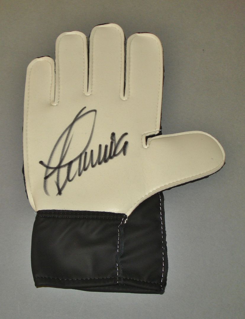 GENUINE HAND SIGNED AUTOGRAPH PHOTO FROM UP NORTH MEMORABILIA
