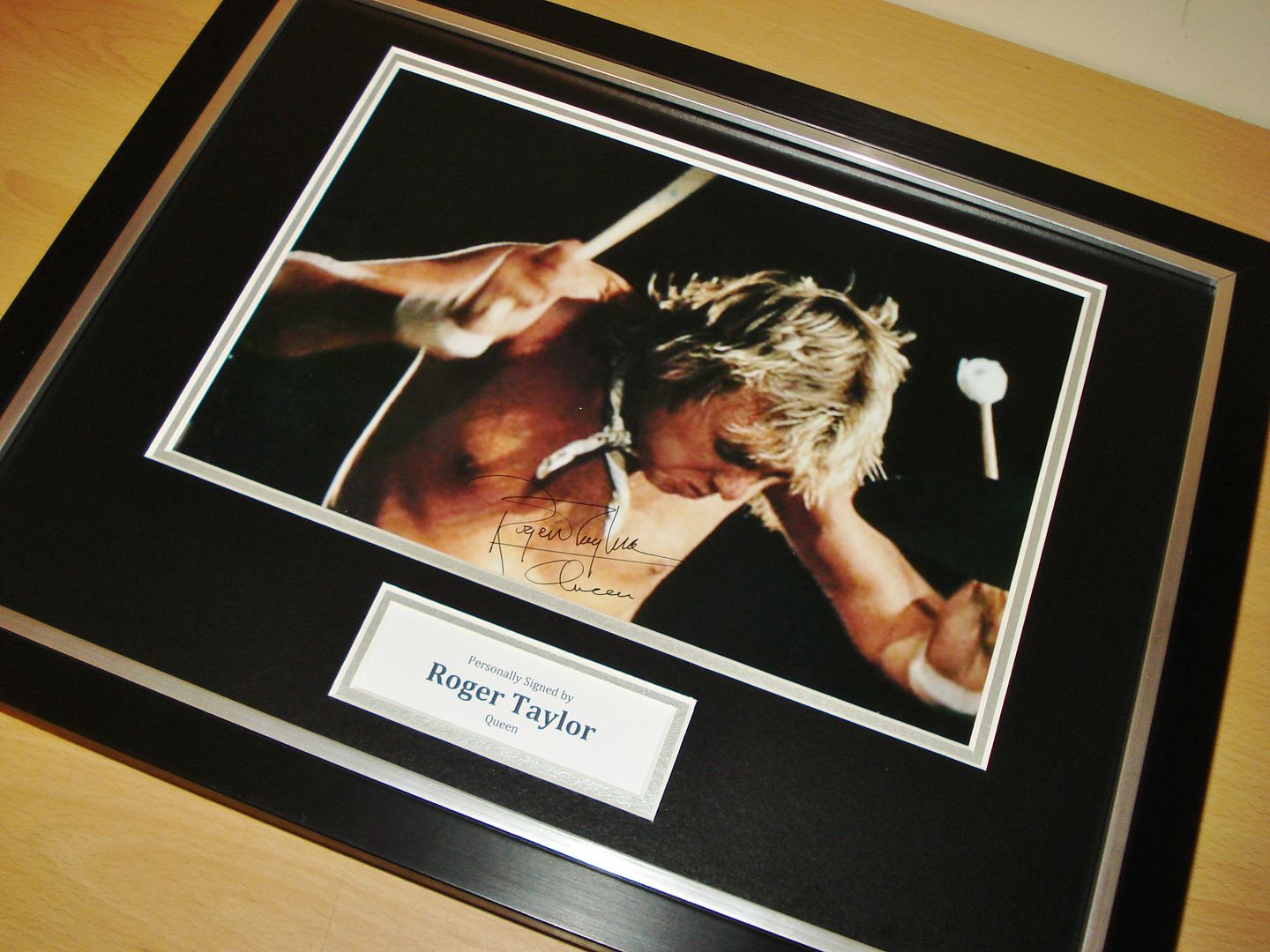 GENUINE HAND SIGNED AUTOGRAPH PHOTO FROM UP NORTH MEMORABILIA