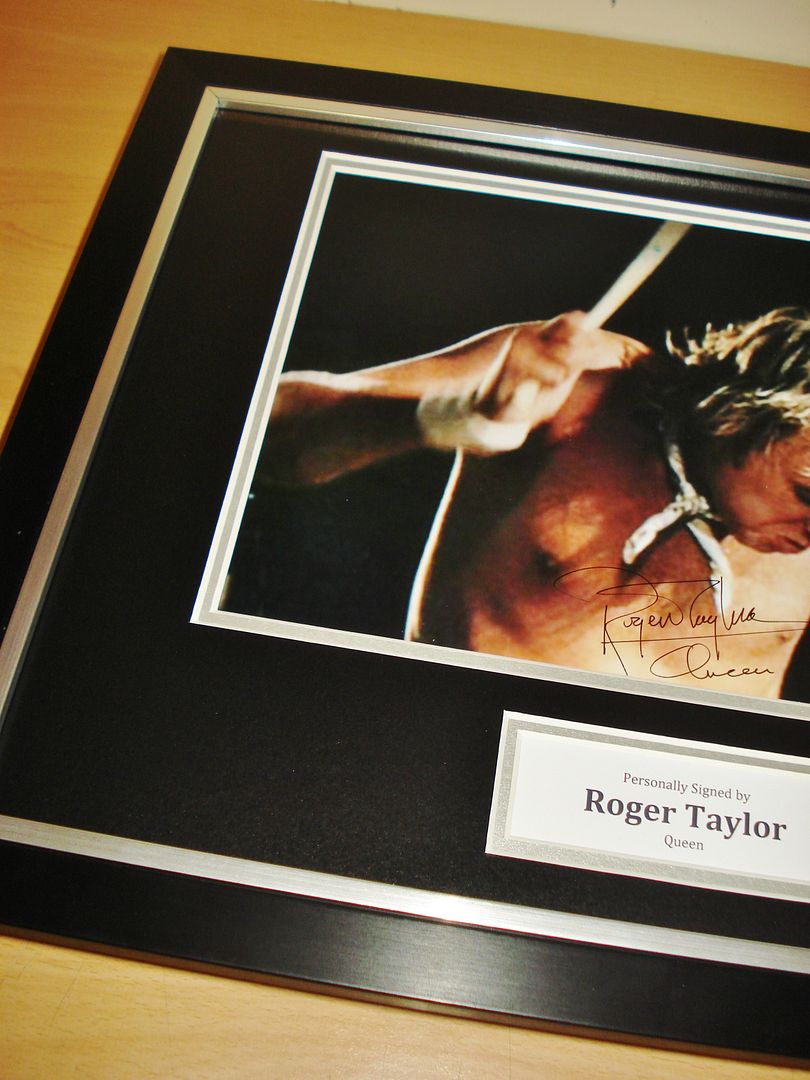 GENUINE HAND SIGNED AUTOGRAPH PHOTO FROM UP NORTH MEMORABILIA