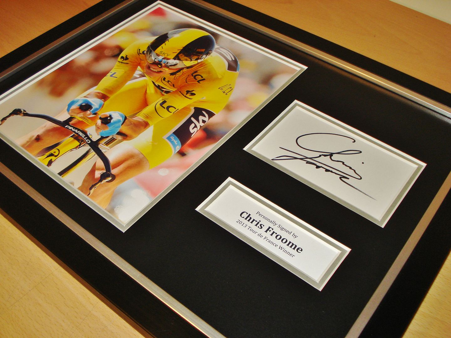 GENUINE HAND SIGNED AUTOGRAPH PHOTO FROM UP NORTH MEMORABILIA
