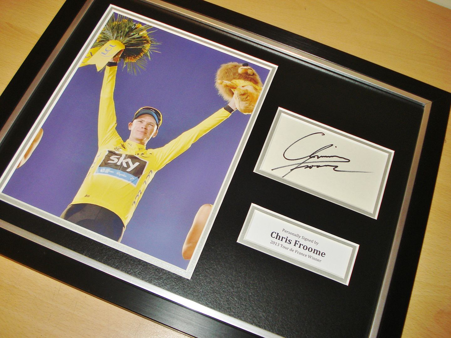 GENUINE HAND SIGNED AUTOGRAPH PHOTO FROM UP NORTH MEMORABILIA
