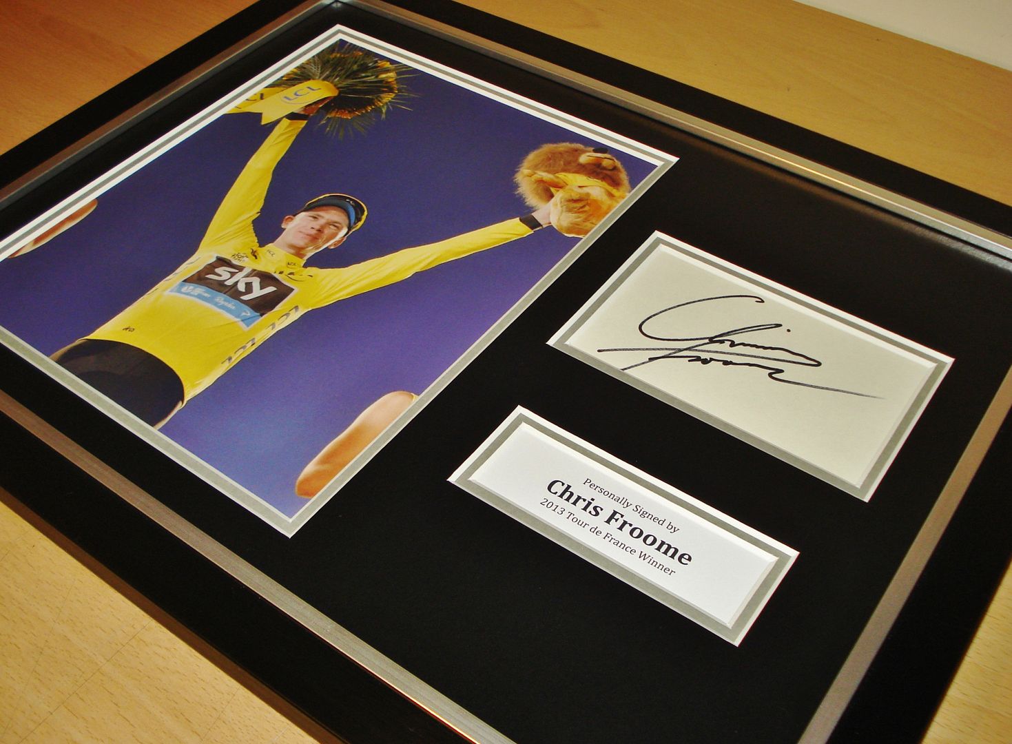 GENUINE HAND SIGNED AUTOGRAPH PHOTO FROM UP NORTH MEMORABILIA