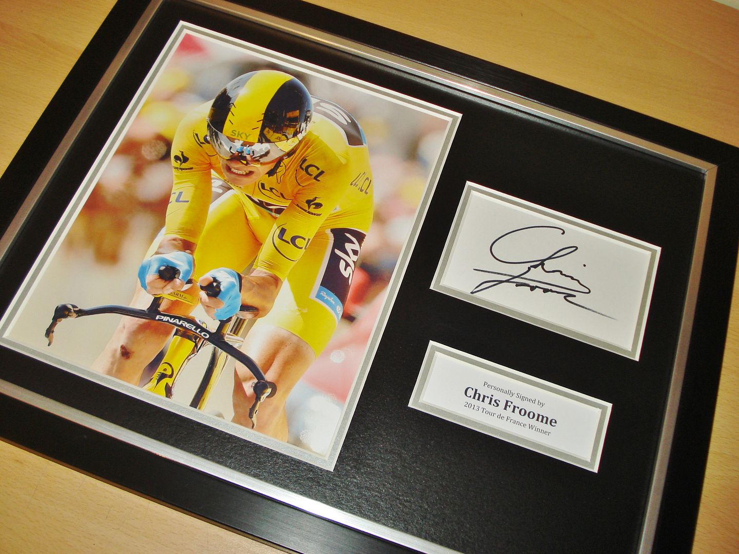 GENUINE HAND SIGNED AUTOGRAPH PHOTO FROM UP NORTH MEMORABILIA