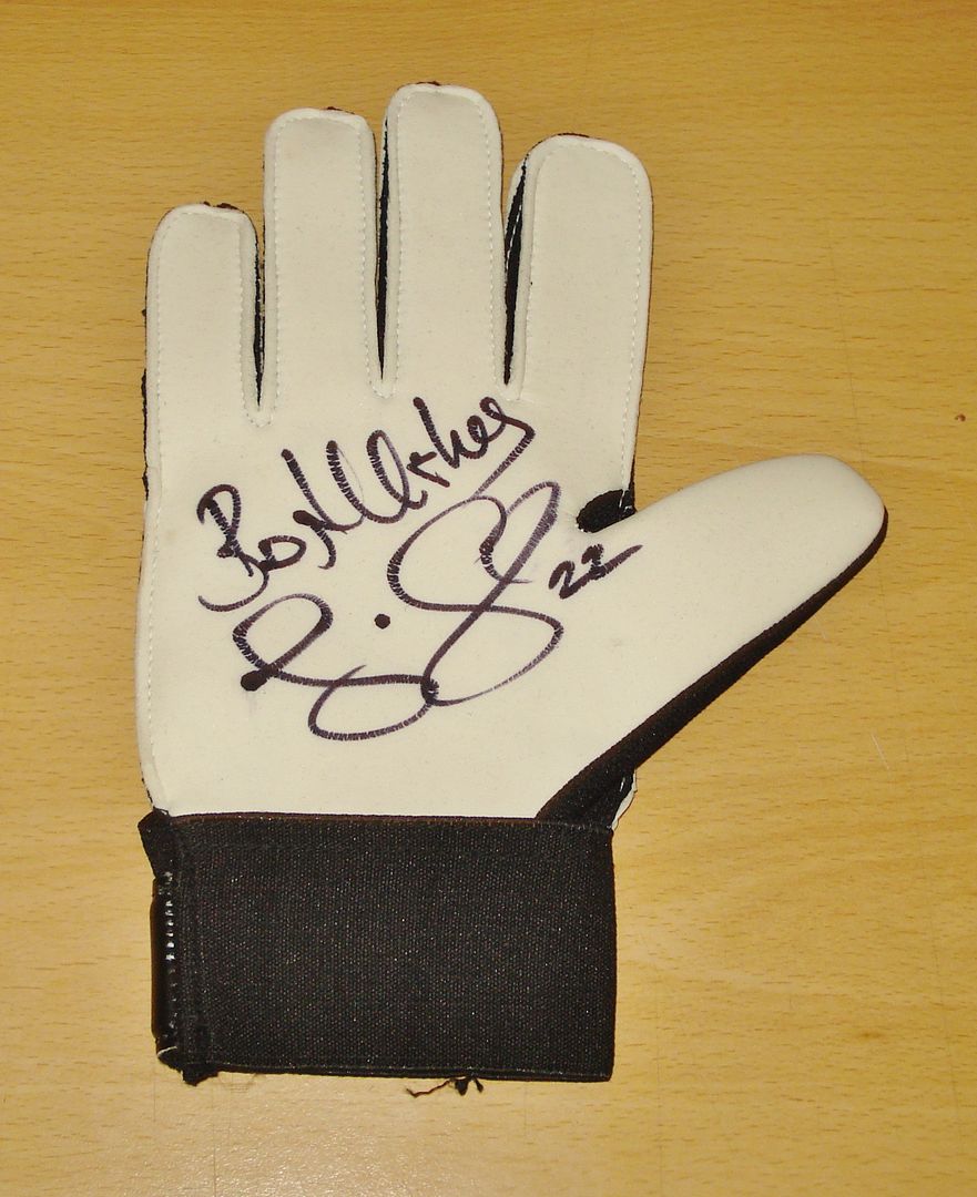 GENUINE HAND SIGNED AUTOGRAPH PHOTO FROM UP NORTH MEMORABILIA
