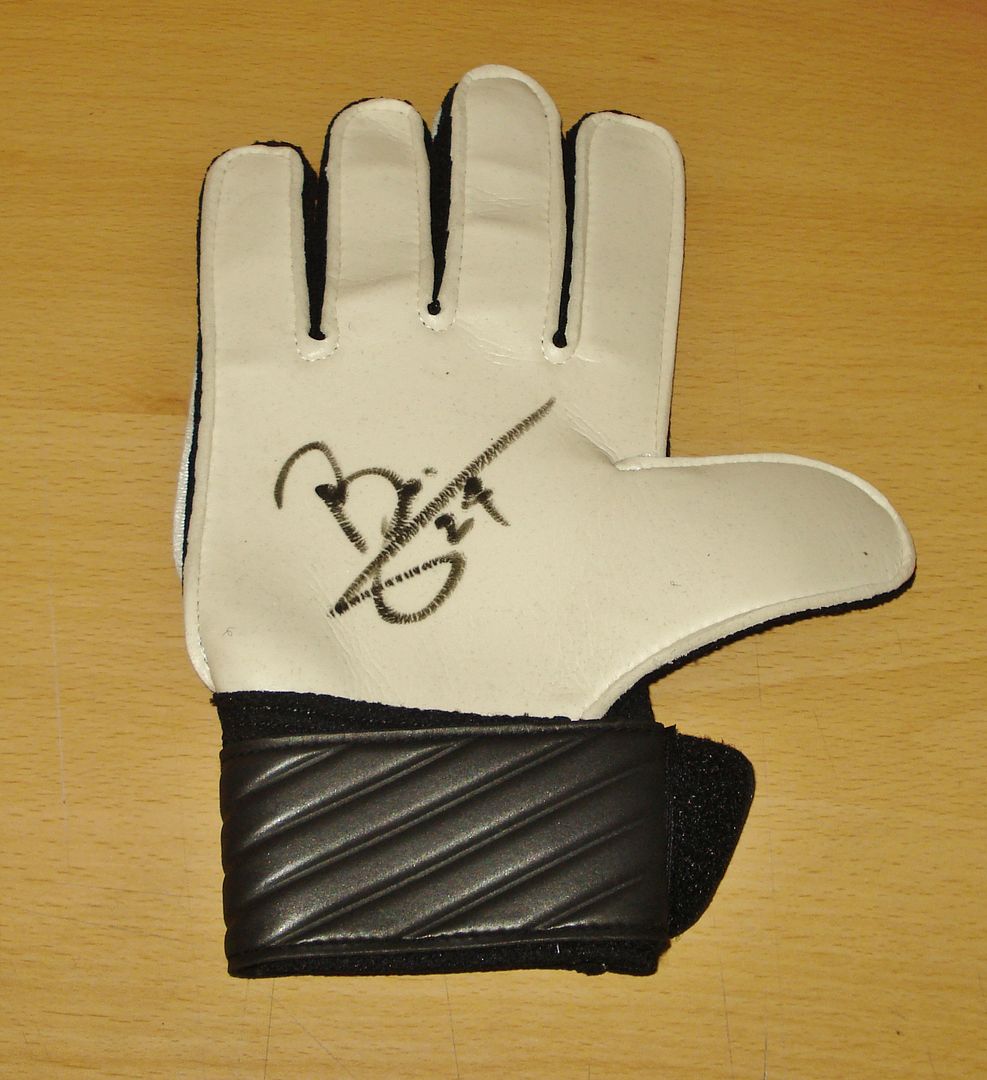 GENUINE HAND SIGNED AUTOGRAPH PHOTO FROM UP NORTH MEMORABILIA