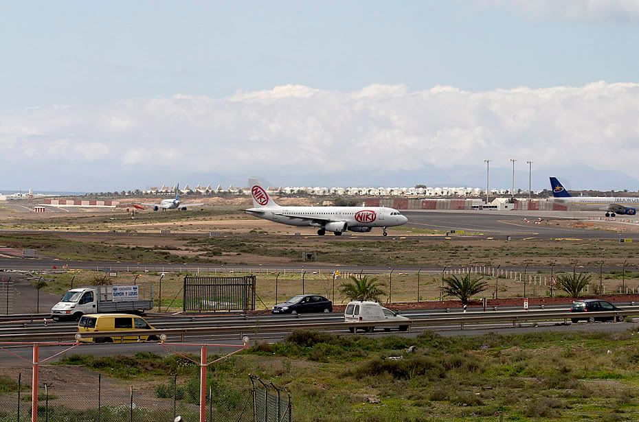 http://i99.photobucket.com/albums/l298/fredseg1/0008-DownRunwayViewLanzarote15-3-05.jpg