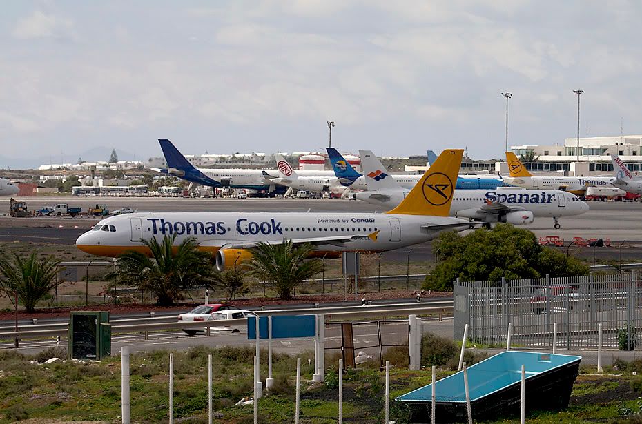 http://i99.photobucket.com/albums/l298/fredseg1/0063-DownRunwayViewLanzarote15-3-05.jpg