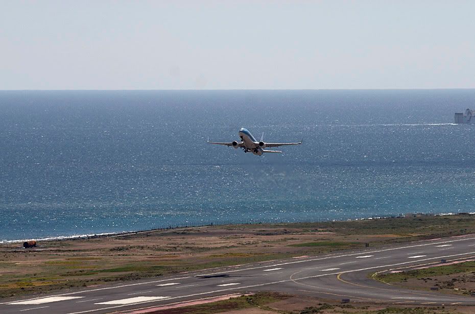 http://i99.photobucket.com/albums/l298/fredseg1/0120-AboveRunwayViewLanzarote15-3-0.jpg