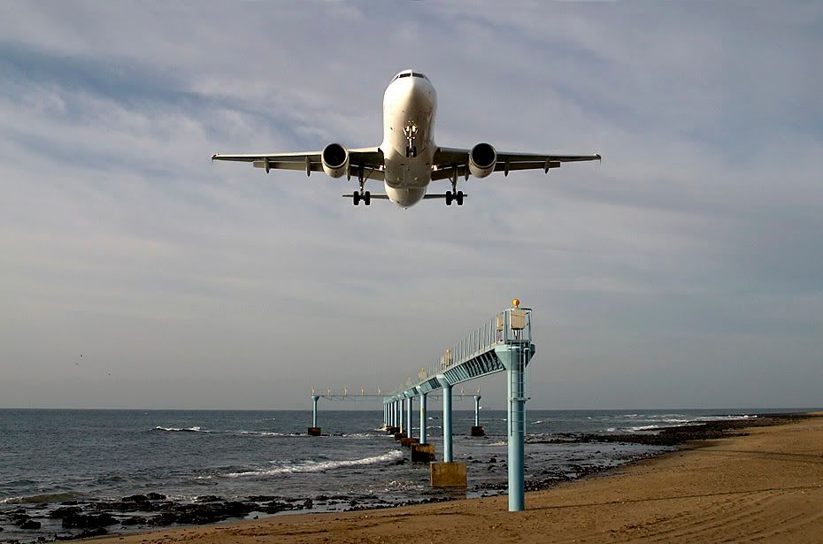 http://i99.photobucket.com/albums/l298/fredseg1/0309-LandingLightsViewLanzarote17-3.jpg