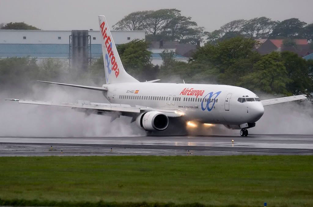 http://i99.photobucket.com/albums/l298/fredseg1/0540-AirEuropa737Prestwick16-5-07EC.jpg