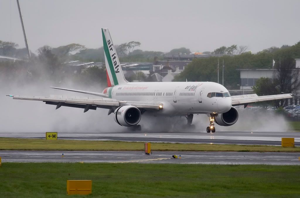http://i99.photobucket.com/albums/l298/fredseg1/0658-AirItaly757Prestwick16-5-07.jpg