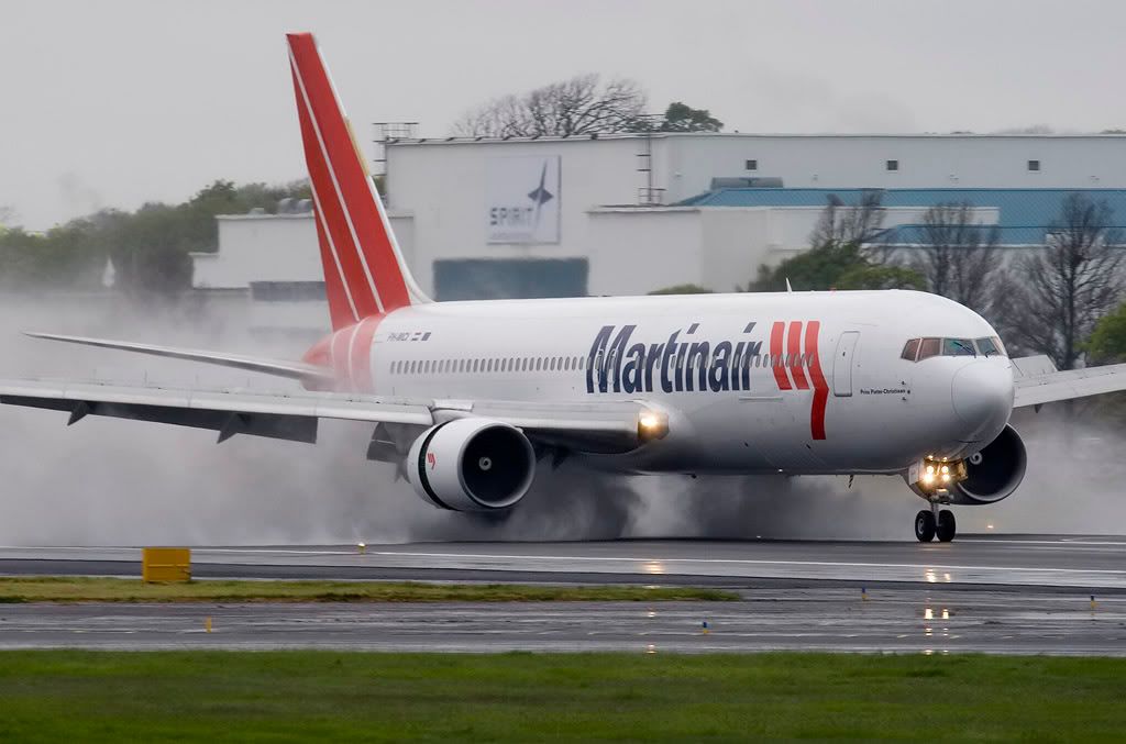 http://i99.photobucket.com/albums/l298/fredseg1/0704-Martinair767Prestwick16-5-07PH.jpg