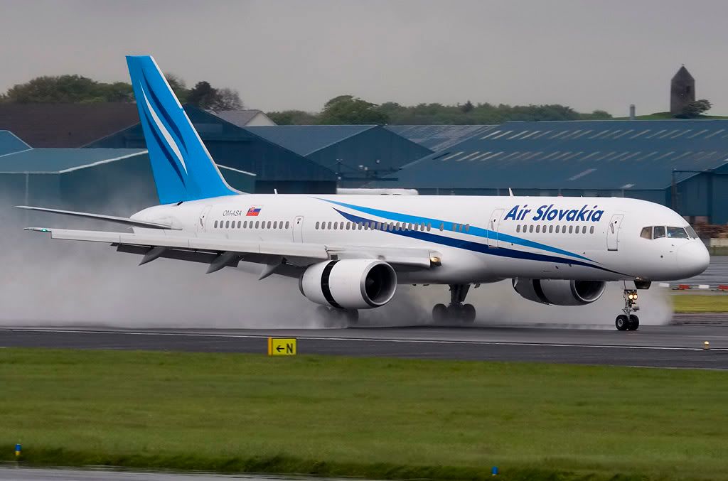 http://i99.photobucket.com/albums/l298/fredseg1/0755-AirSlovakia757Prestwick16-5-07.jpg
