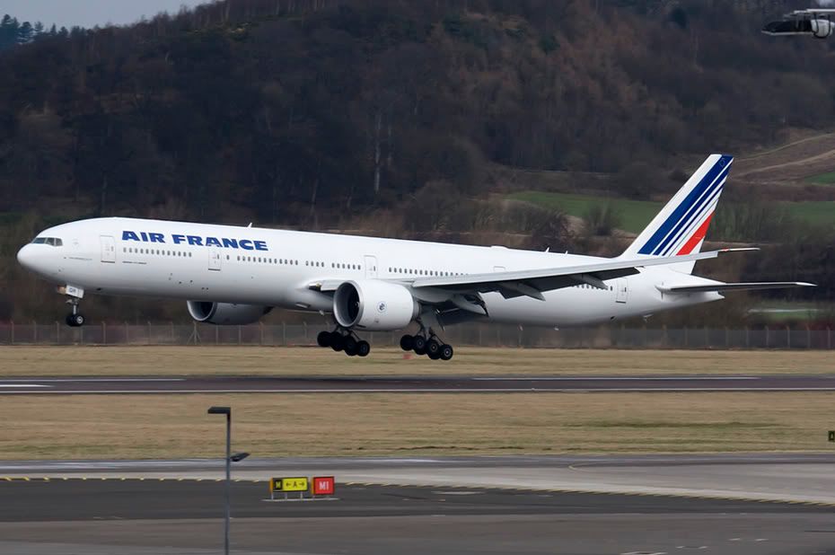 http://i99.photobucket.com/albums/l298/fredseg1/1816-AirFrance777Edinburgh2-2-08F-G.jpg