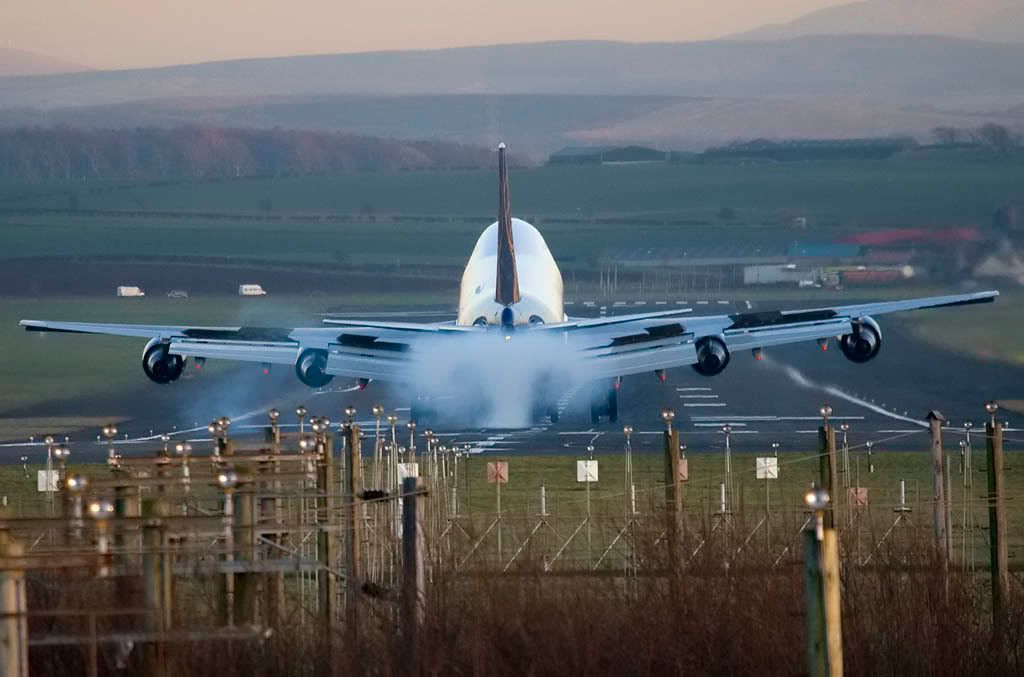 http://i99.photobucket.com/albums/l298/fredseg1/6634-Atlas747Prestwick6-2-07N.jpg