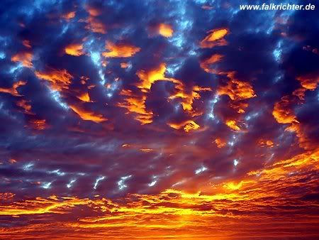 Himmlisches Feuer, Farbspiel auf Wolken nach Sonnenuntergang