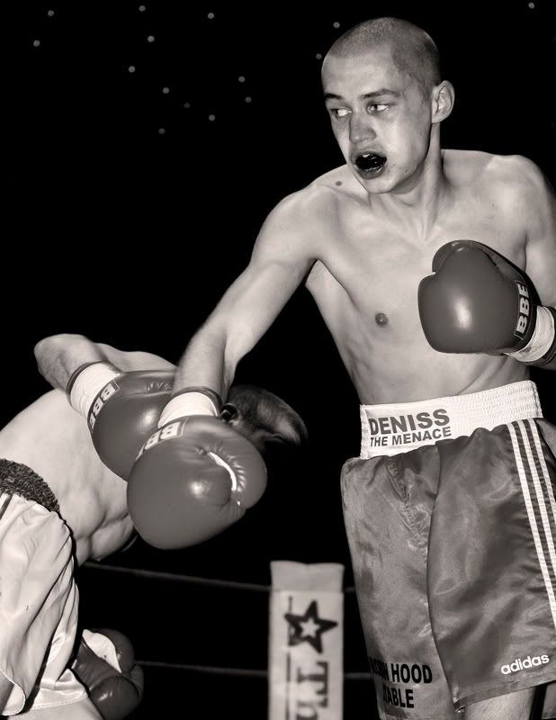 IMAGE: http://i99.photobucket.com/albums/l319/steve70/boxing/_H5K9679a.jpg