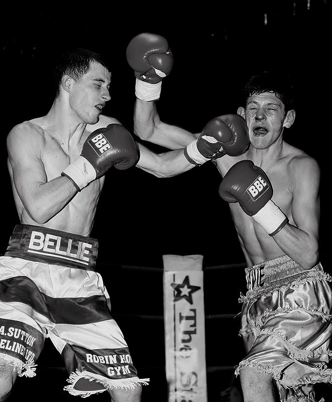IMAGE: http://i99.photobucket.com/albums/l319/steve70/boxing/_H5K9832-bW.jpg