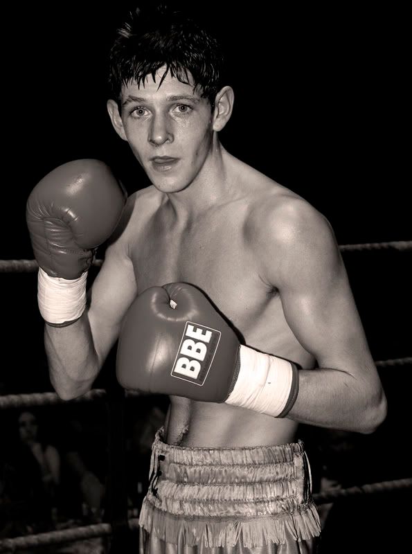 IMAGE: http://i99.photobucket.com/albums/l319/steve70/boxing/_H5K9886bw.jpg