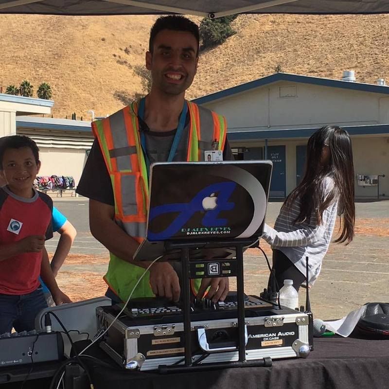 photo DJ Alex Reyes VM Dolphin Dash_zpseqnmvzb5.jpg