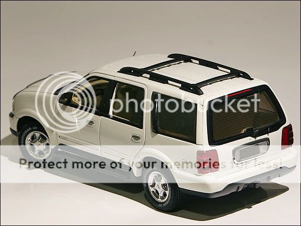 Autoart 1/18 1999 Lincoln Navigator White Super Rare SUV 72761  